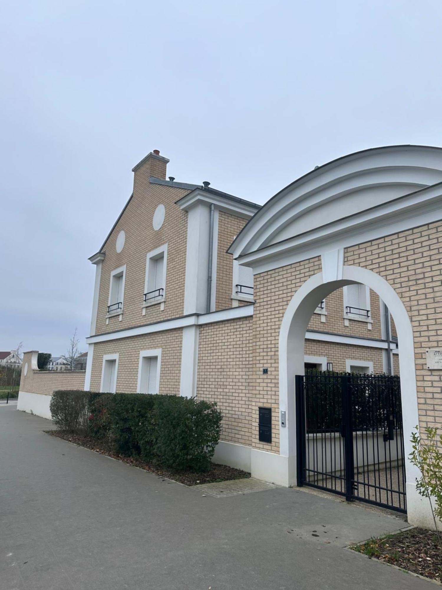 Holiday home Family's House - Proche De La Vallee Village Et Disneyland Paris ,2 Parkings